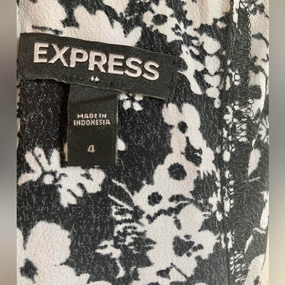 Express Romper - Picture 11 of 12